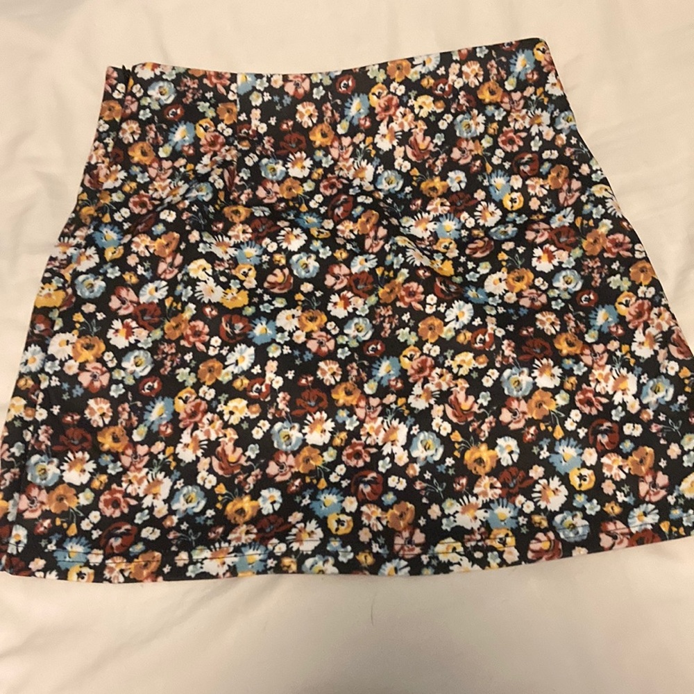 Black and Floral mini skirt with side zipper